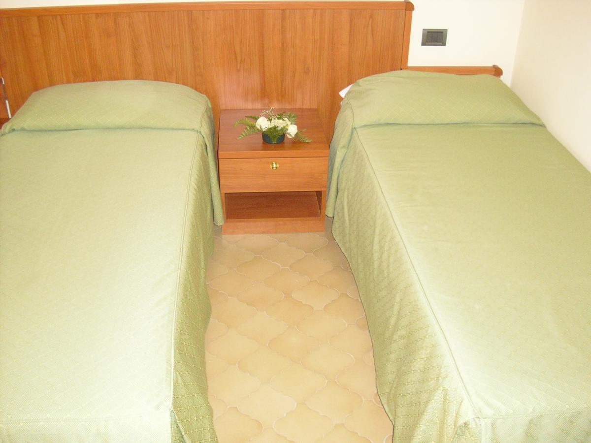 La Collinetta Sas Hotel Montazzoli Bagian luar foto